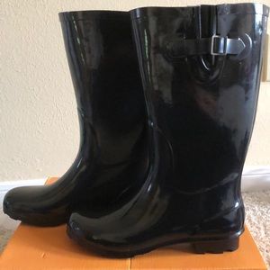 Wide leg rain boots